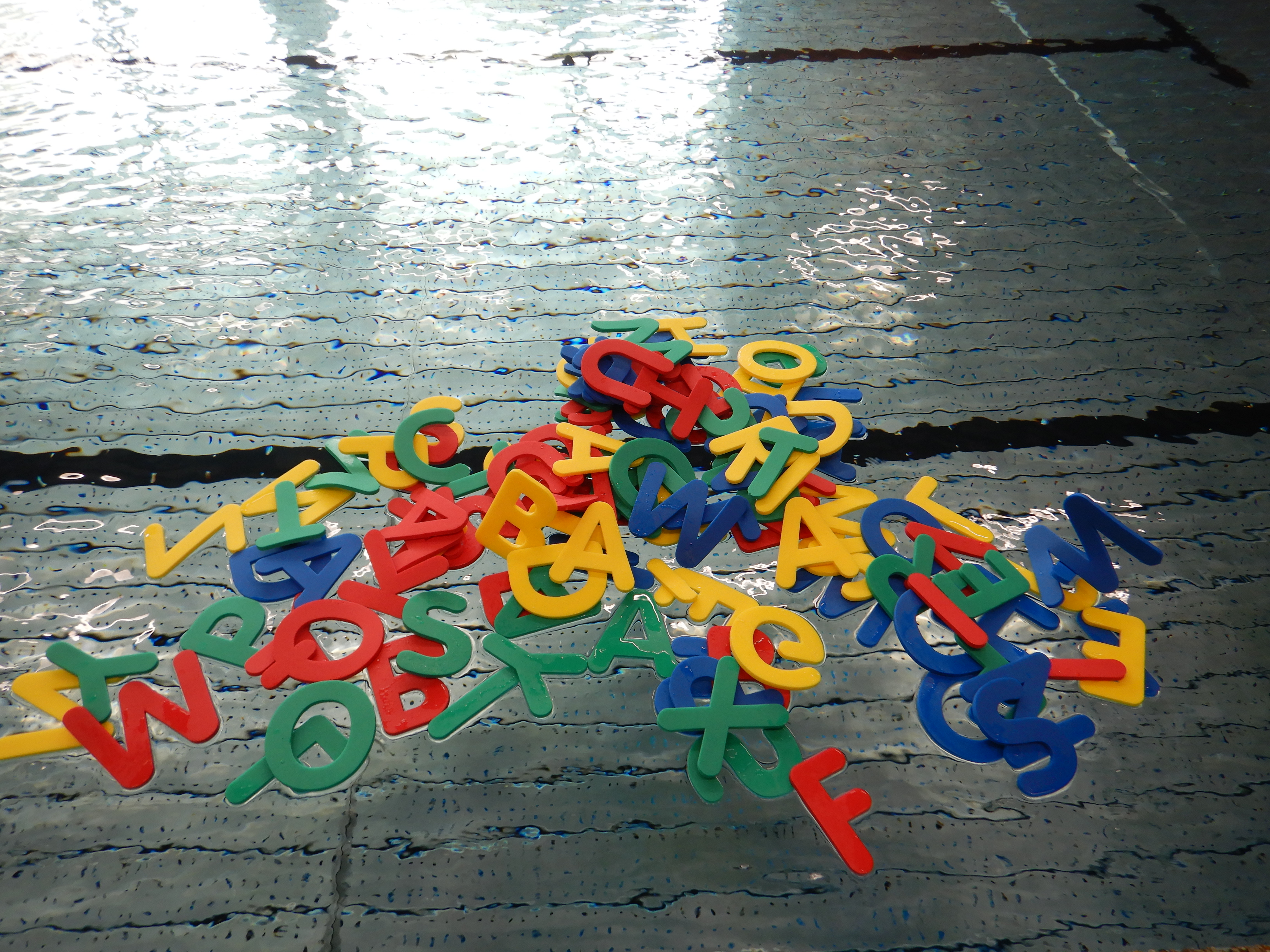 Alphabets dans l'eau