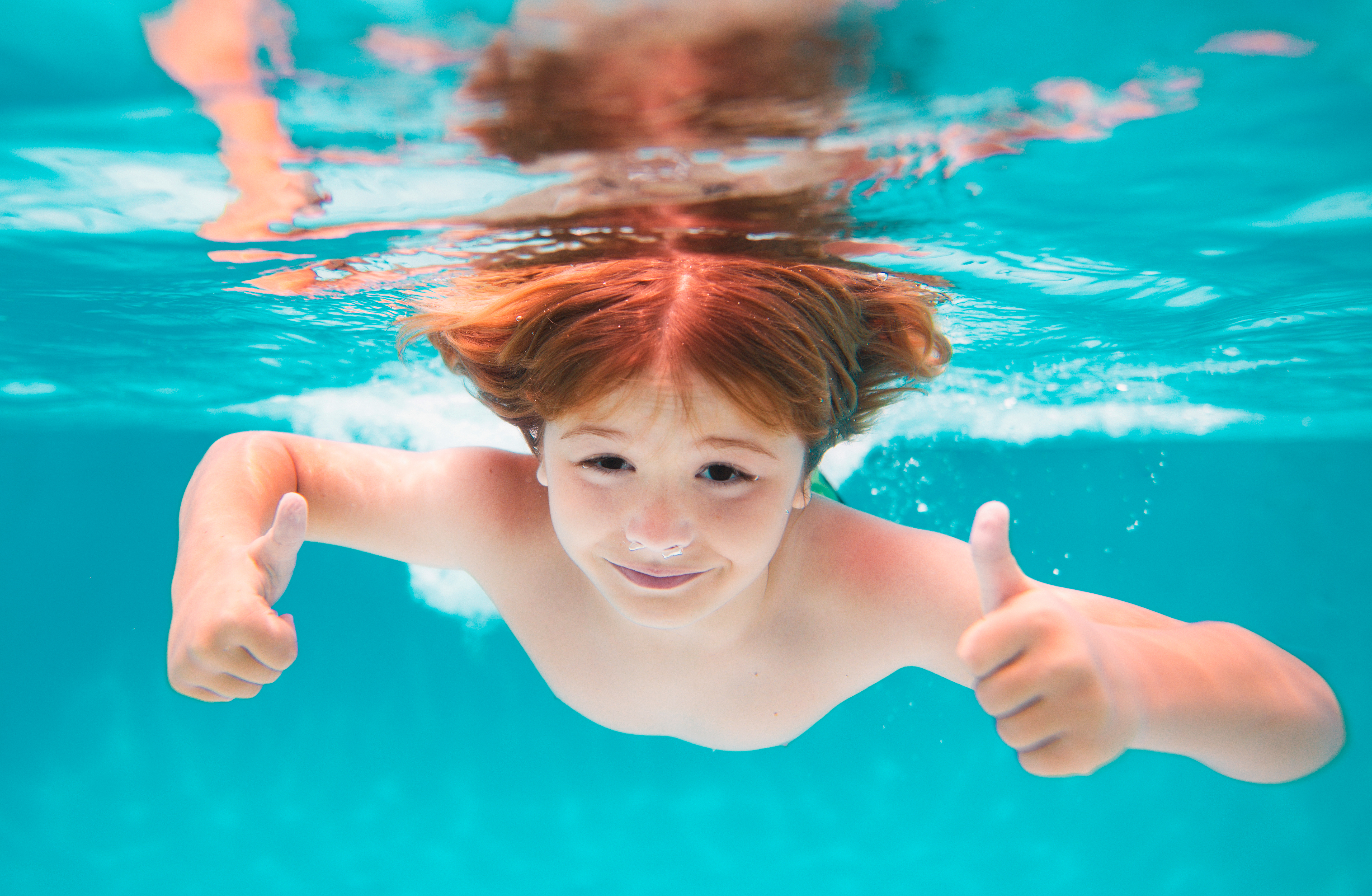 Enfant sous l'eau